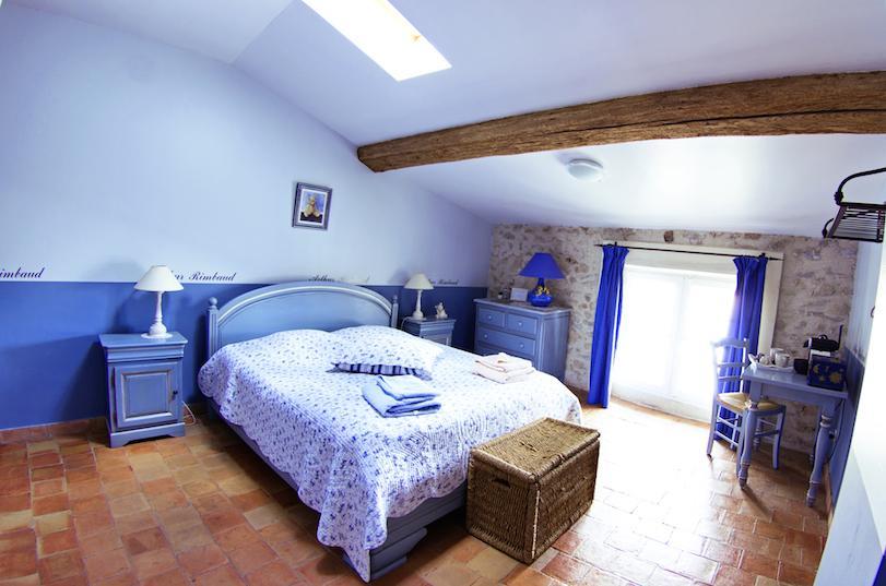 Bed and Breakfast L'Abri Du Poete Besse-sur-Issole Habitación foto