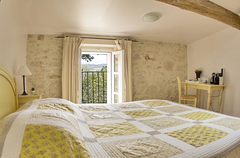 Bed and Breakfast L'Abri Du Poete Besse-sur-Issole Habitación foto