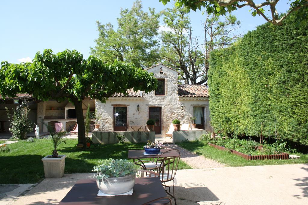 Bed and Breakfast L'Abri Du Poete Besse-sur-Issole Habitación foto